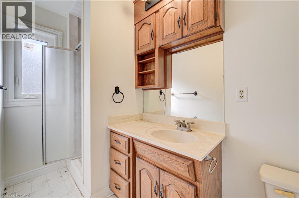 11 BROCK Road S - Image 31