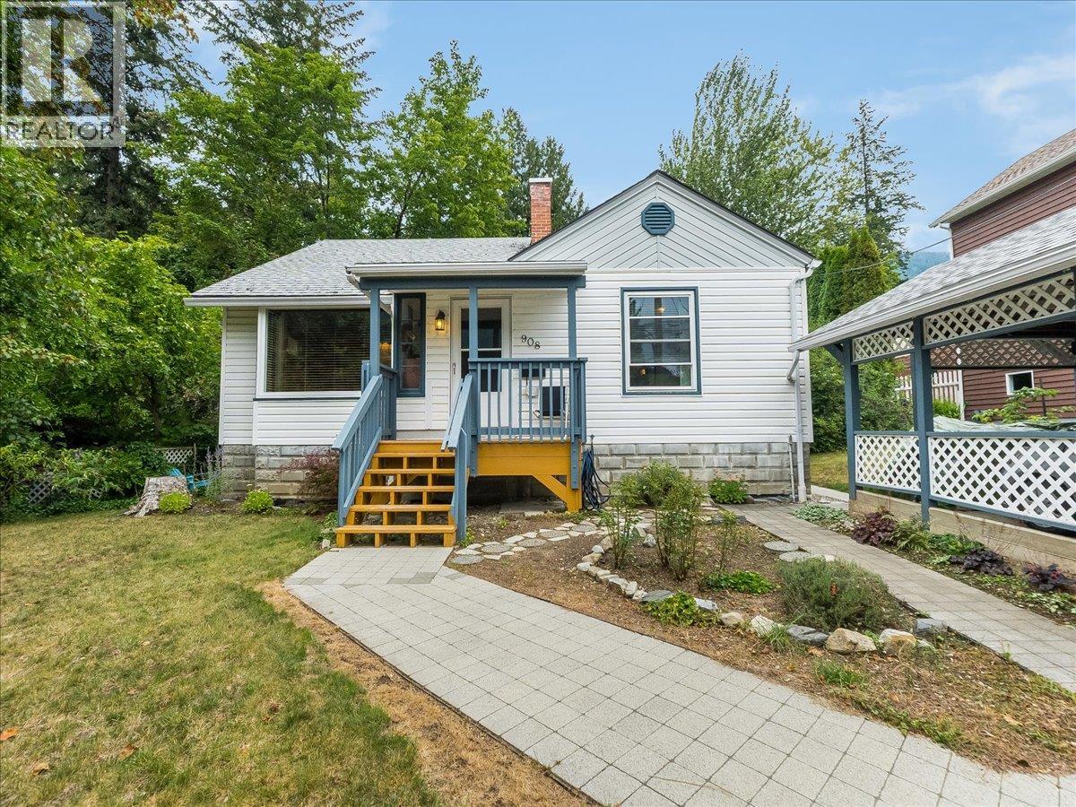 908 Fifth Street, Nelson