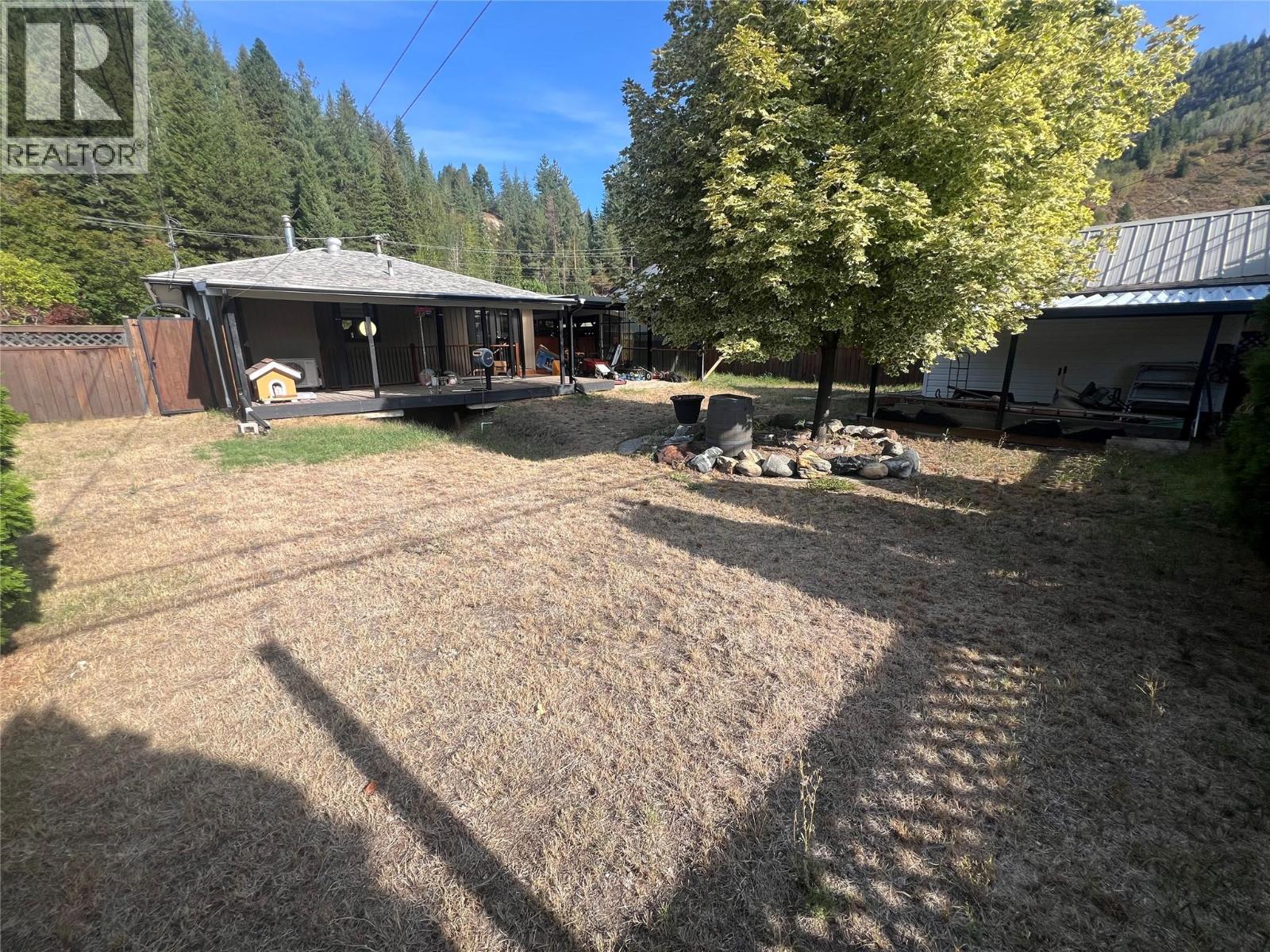 1116 Marianna Crescent, Trail