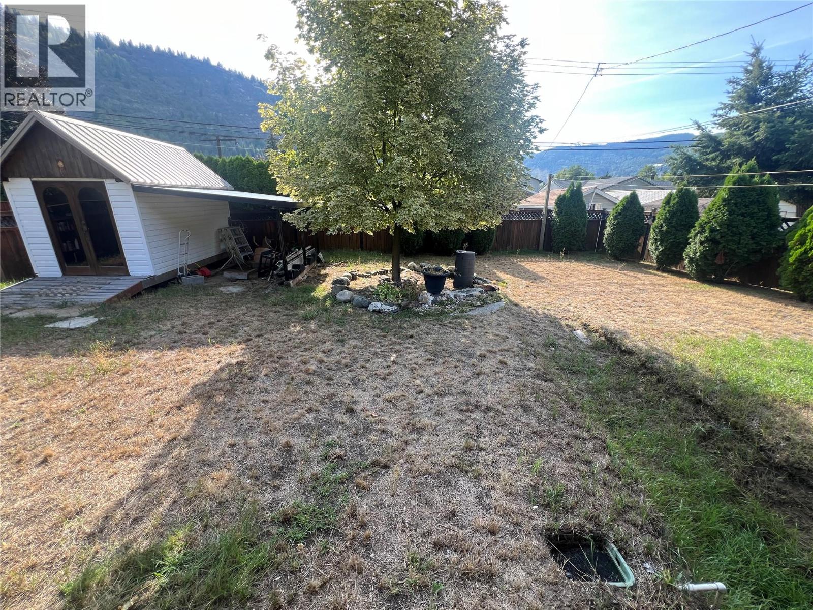 1116 Marianna Crescent, Trail