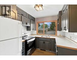 3pc Bathroom - 10281 111 Avenue, Grande Prairie, AB T8V1T7 Photo 9