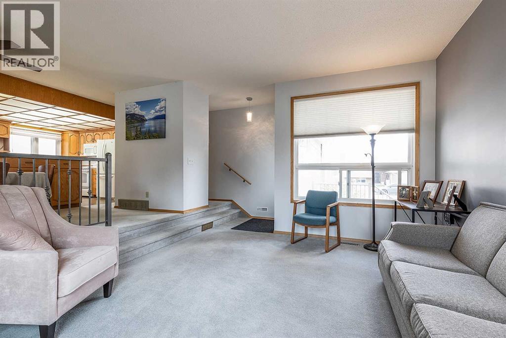 78 Seven Persons Crescent SW photo 15