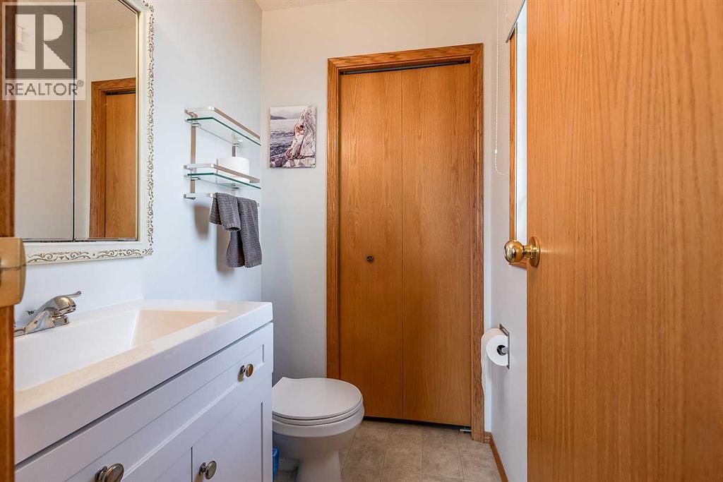 78 Seven Persons Crescent SW photo 26