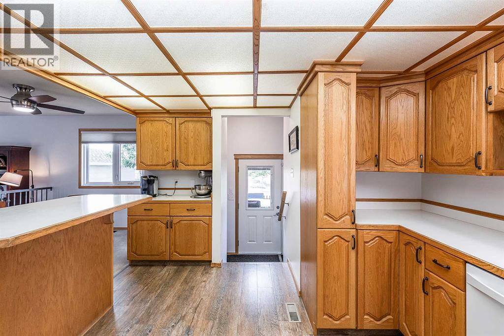 78 Seven Persons Crescent SW photo 19