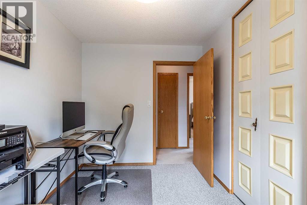 78 Seven Persons Crescent SW photo 22
