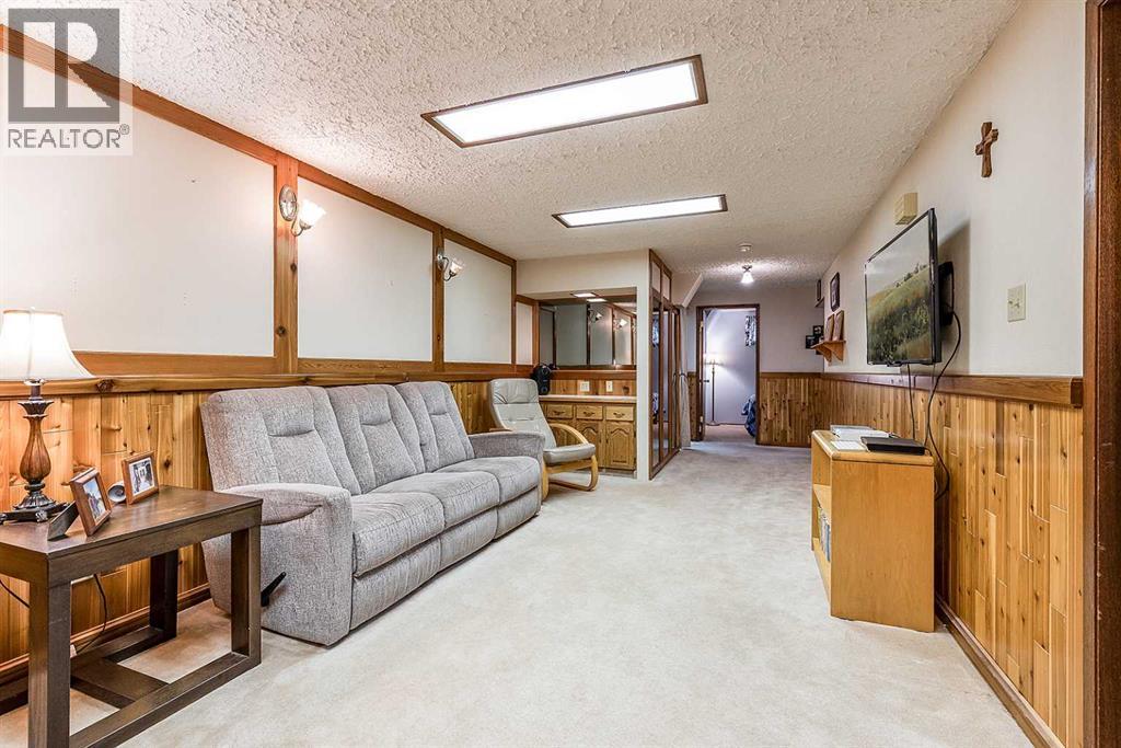 78 Seven Persons Crescent SW photo 31