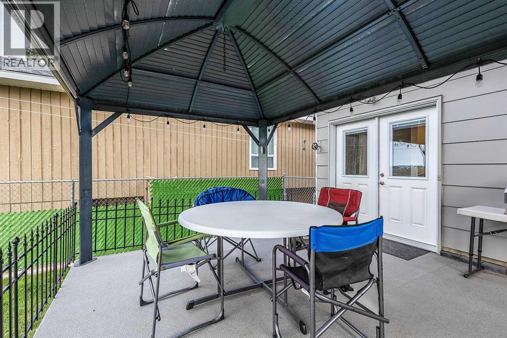 78 Seven Persons Crescent SW photo 41