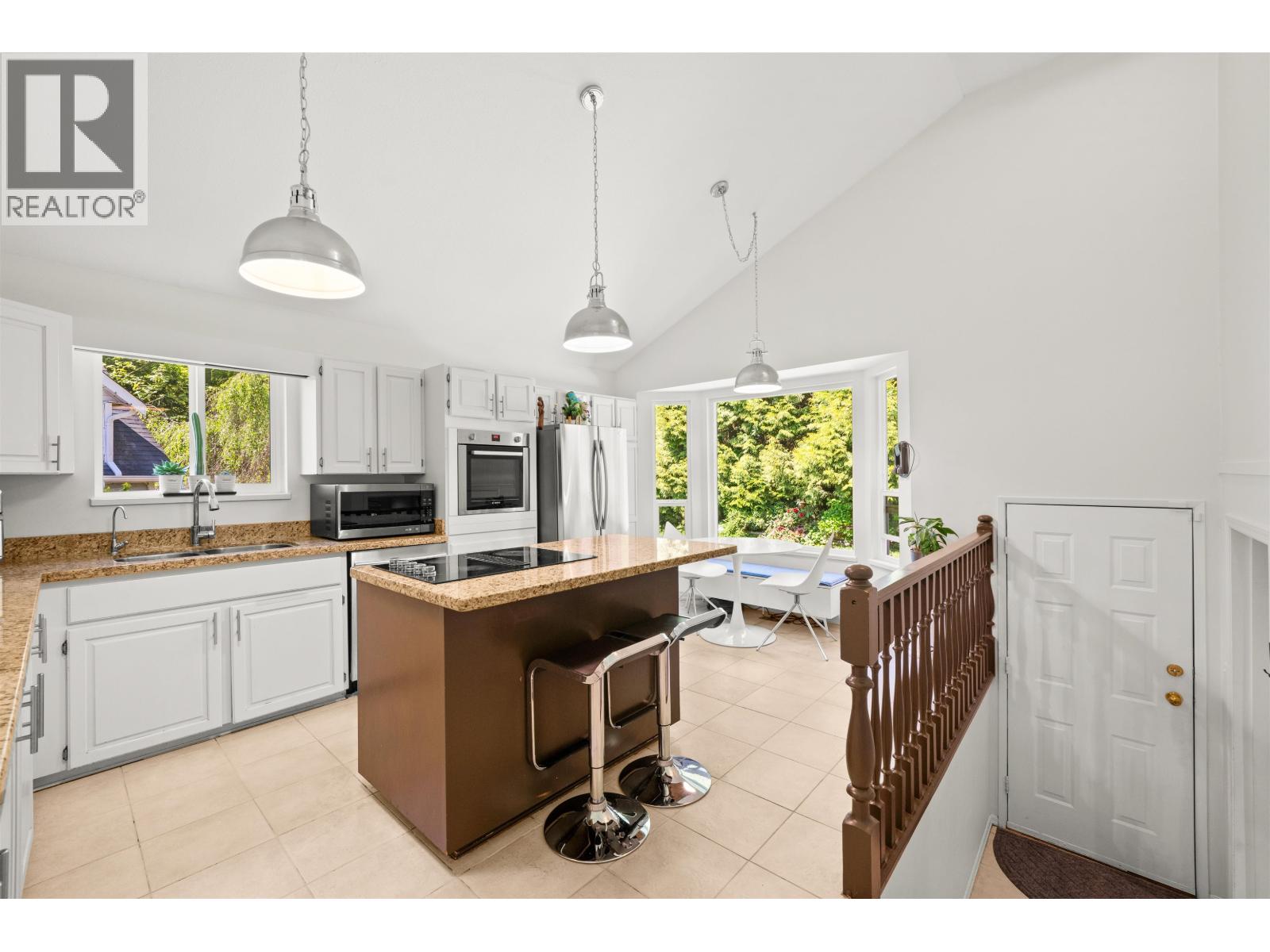 3336 MANNING CRESCENT, North Vancouver