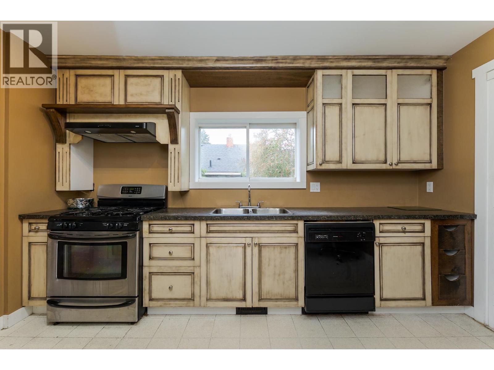 1684 5TH AVENUE, Prince George
