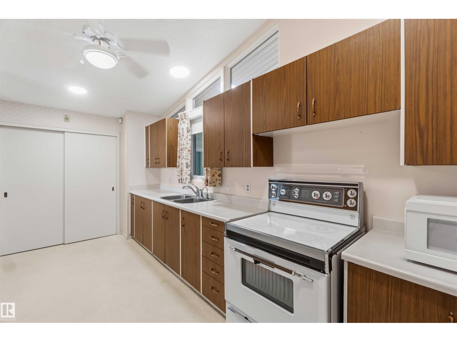 9311 68 ST NW - 7