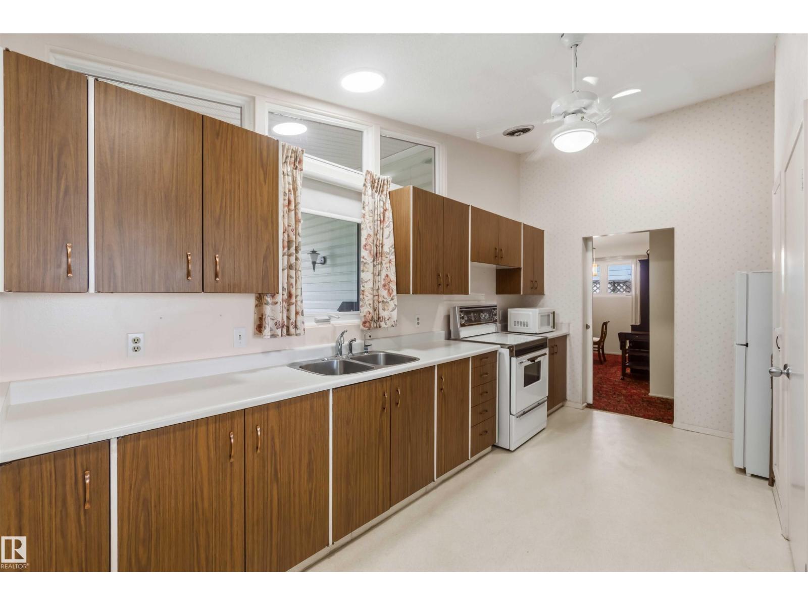 9311 68 ST NW - 6