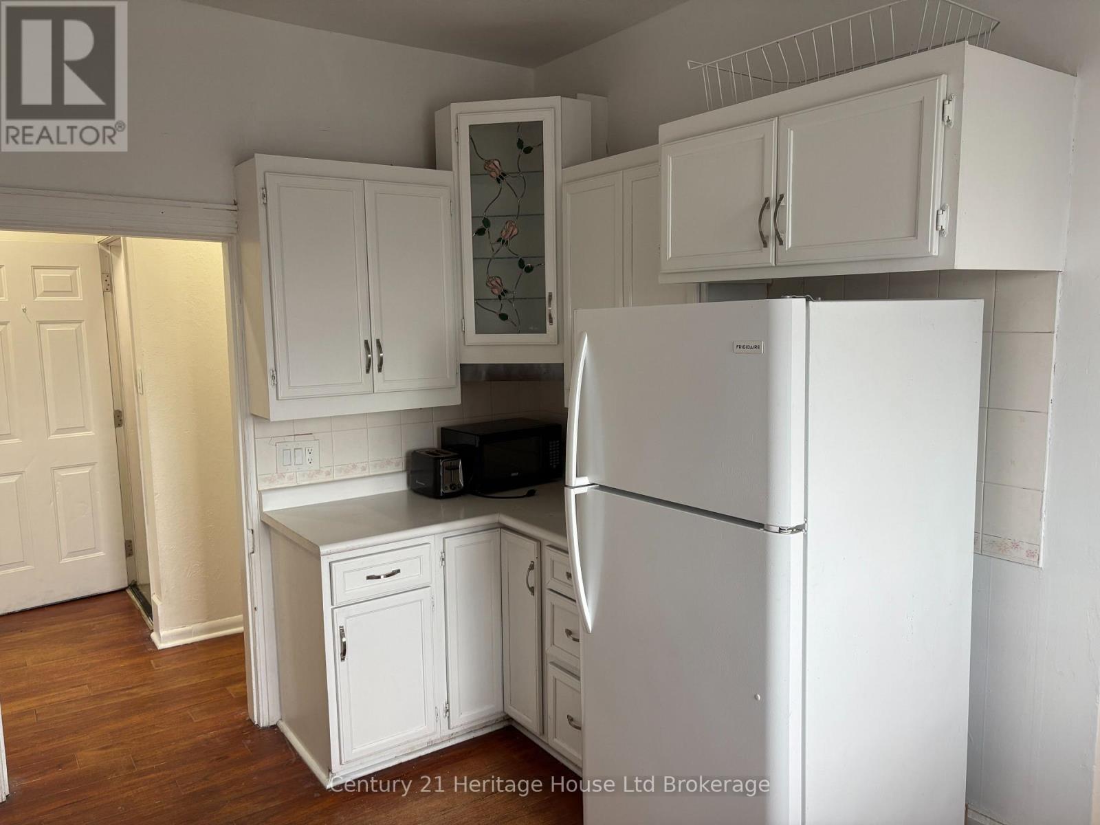 2 - 694 DUNDAS STREET, Woodstock (Woodstock - South) — photo 2