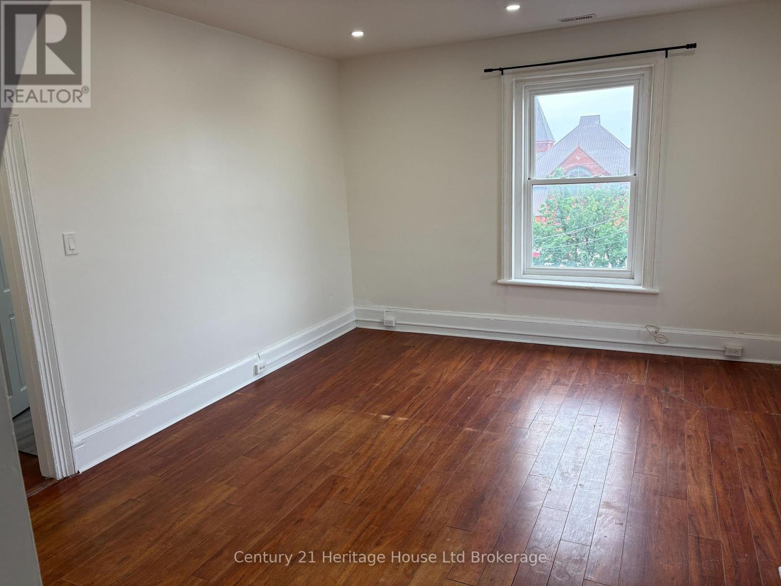 2 - 694 DUNDAS STREET, Woodstock (Woodstock - South) — photo 6