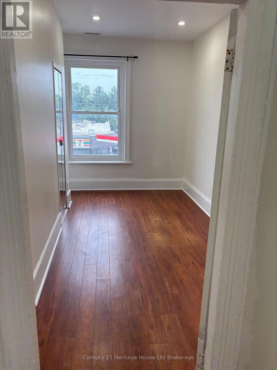 2 - 694 DUNDAS STREET, Woodstock (Woodstock - South) — photo 8