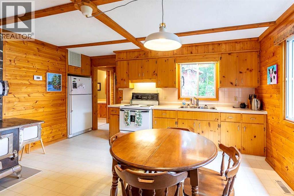 11 Lakeshore Drive, Sundance Beach — photo 5