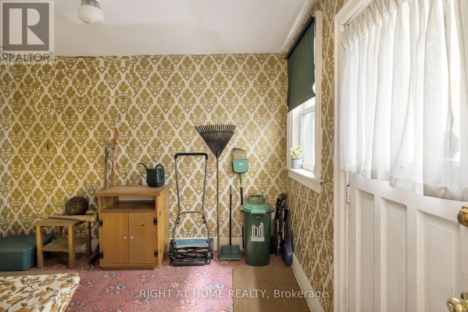 239 SEATON STREET - 25