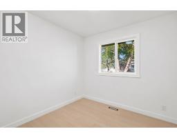 4pc Bathroom - 19 Mardale Crescent Ne, Calgary, AB T2A3V4 Photo 9
