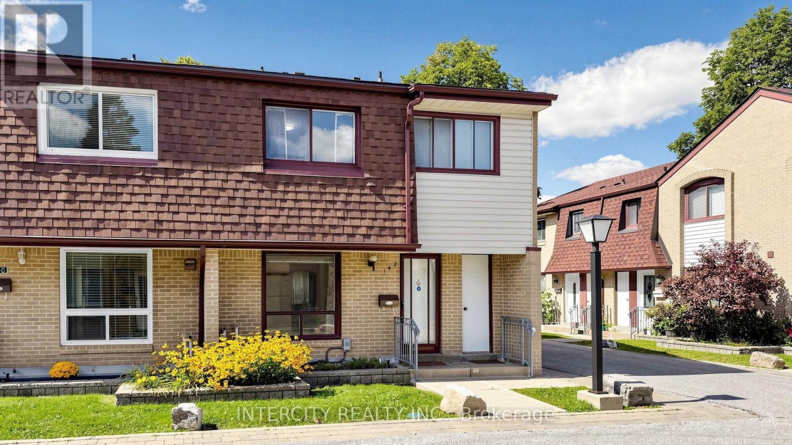 142 - 21 LIVONIA PLACE, Toronto (Morningside) — photo 3