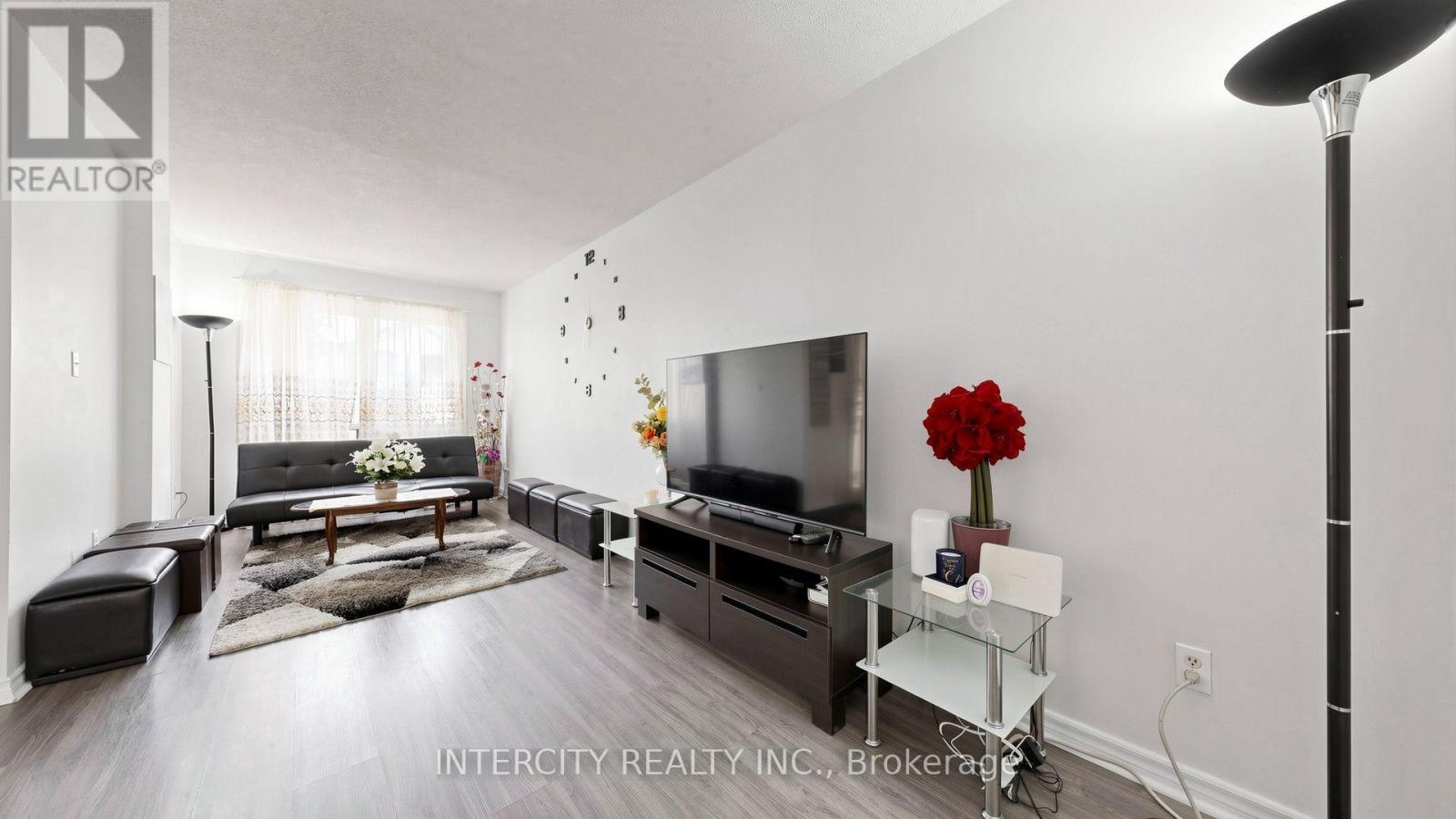 142 - 21 LIVONIA PLACE, Toronto (Morningside) — photo 5