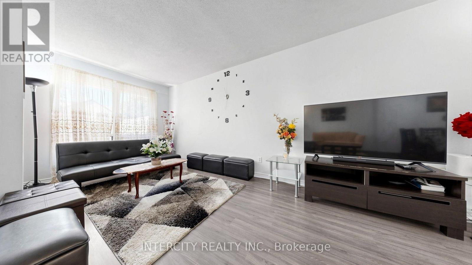 142 - 21 LIVONIA PLACE, Toronto (Morningside) — photo 6
