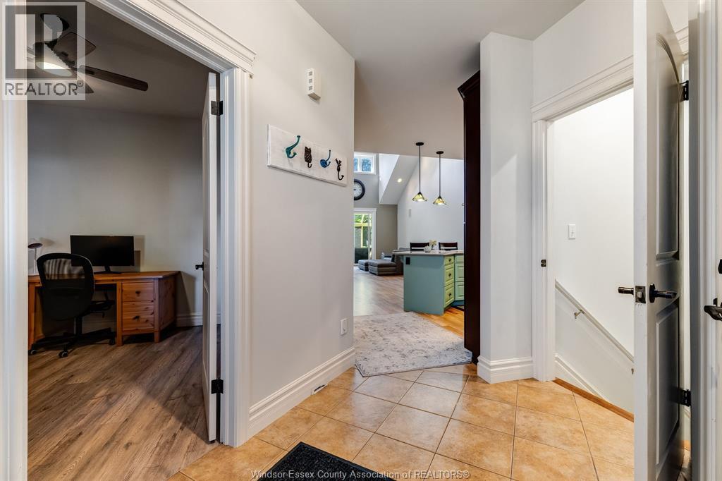 10 Babkirk LANE - 16
