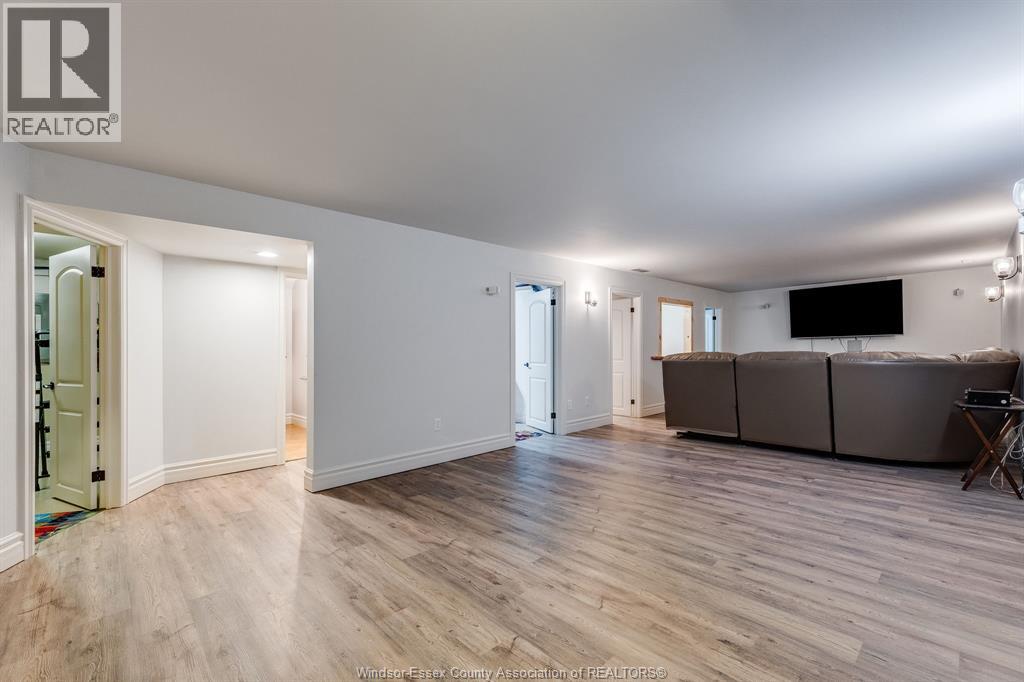 10 Babkirk LANE - 26