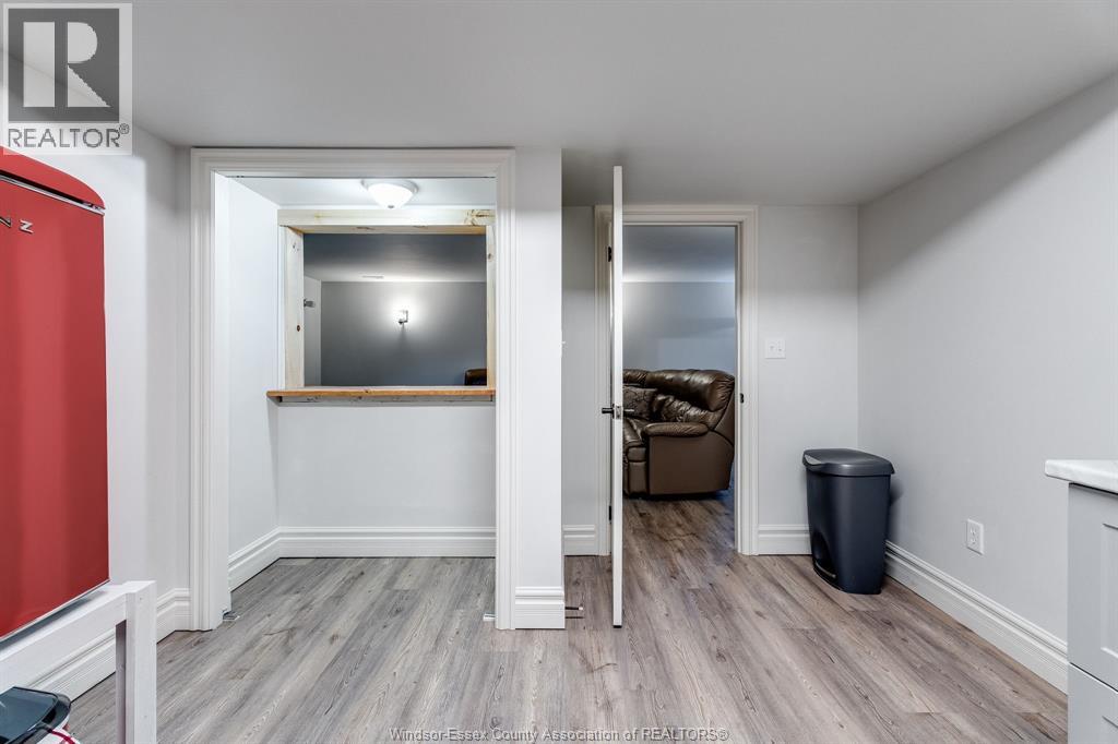 10 Babkirk LANE - 32