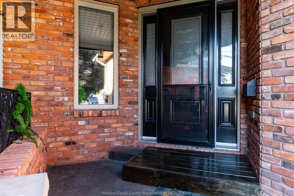 10 Babkirk LANE - 42