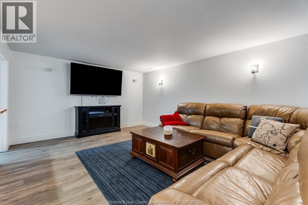 10 Babkirk LANE - 27
