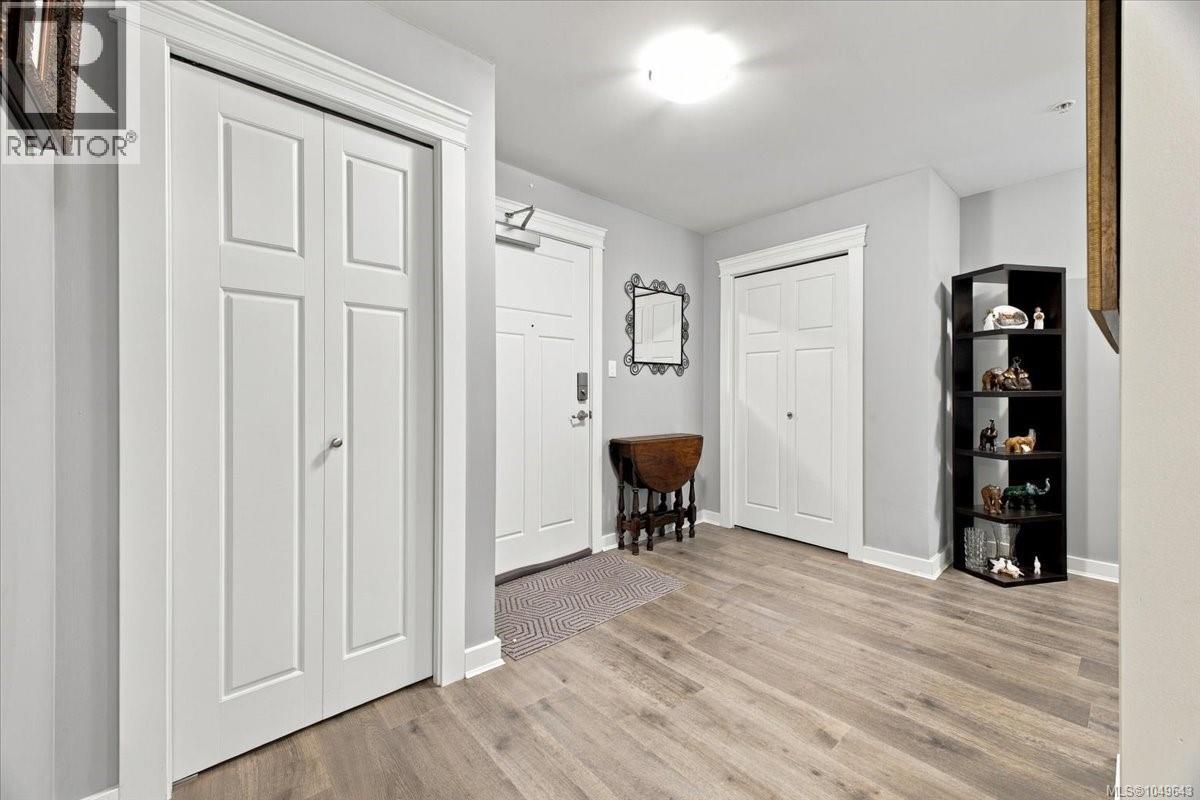 301 6728 Dickinson Rd, Nanaimo