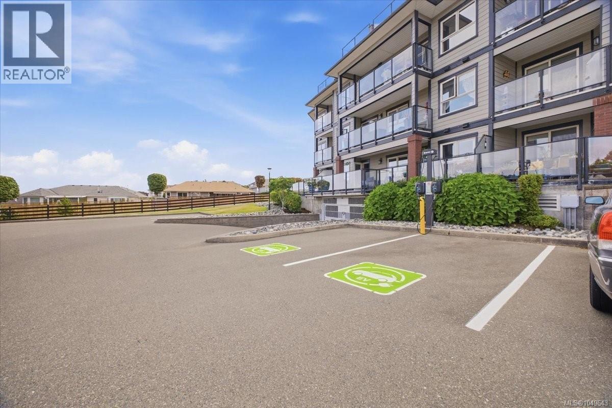 301 6728 Dickinson Rd, Nanaimo