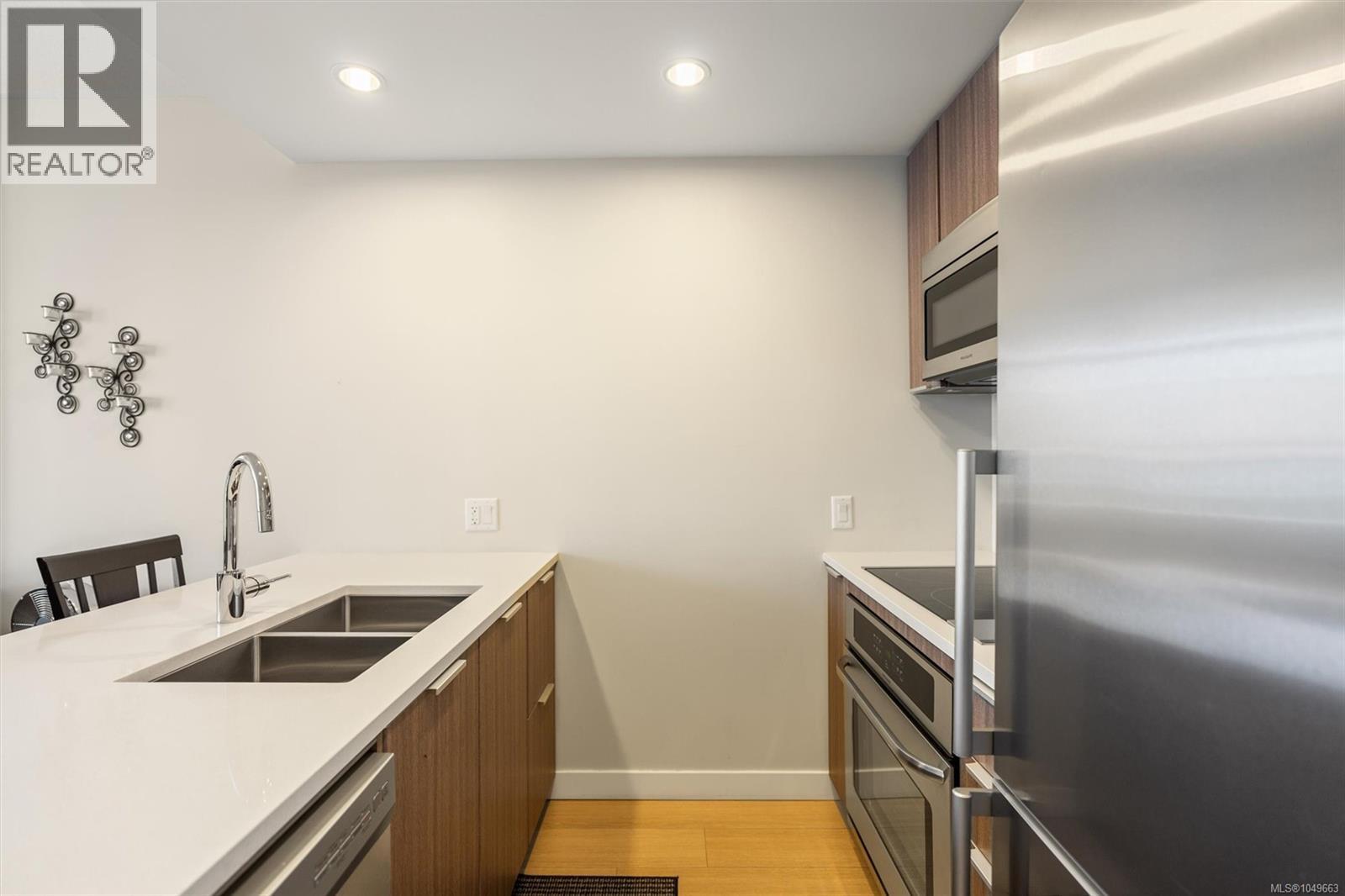 204 728 Yates St, Victoria