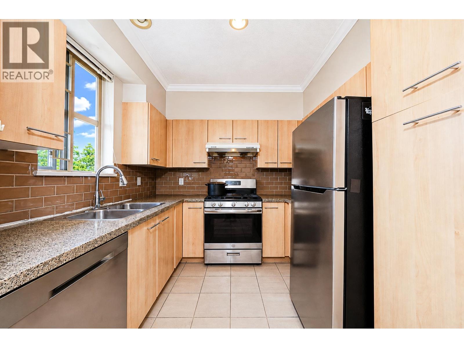 3415 5119 GARDEN CITY ROAD, Richmond — photo 9