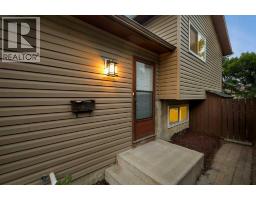 Bedroom - 20 Bernard Way Nw, Calgary, AB T3K2B9 Photo 6