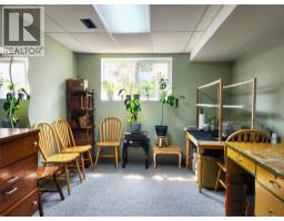 275 10th Avenue, Montrose, BC V0G1P0 Photo 35