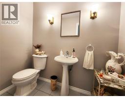 275 10th Avenue, Montrose, BC V0G1P0 Photo 21