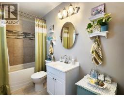 275 10th Avenue, Montrose, BC V0G1P0 Photo 31