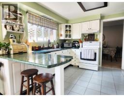 275 10th Avenue, Montrose, BC V0G1P0 Photo 16