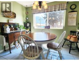 275 10th Avenue, Montrose, BC V0G1P0 Photo 18