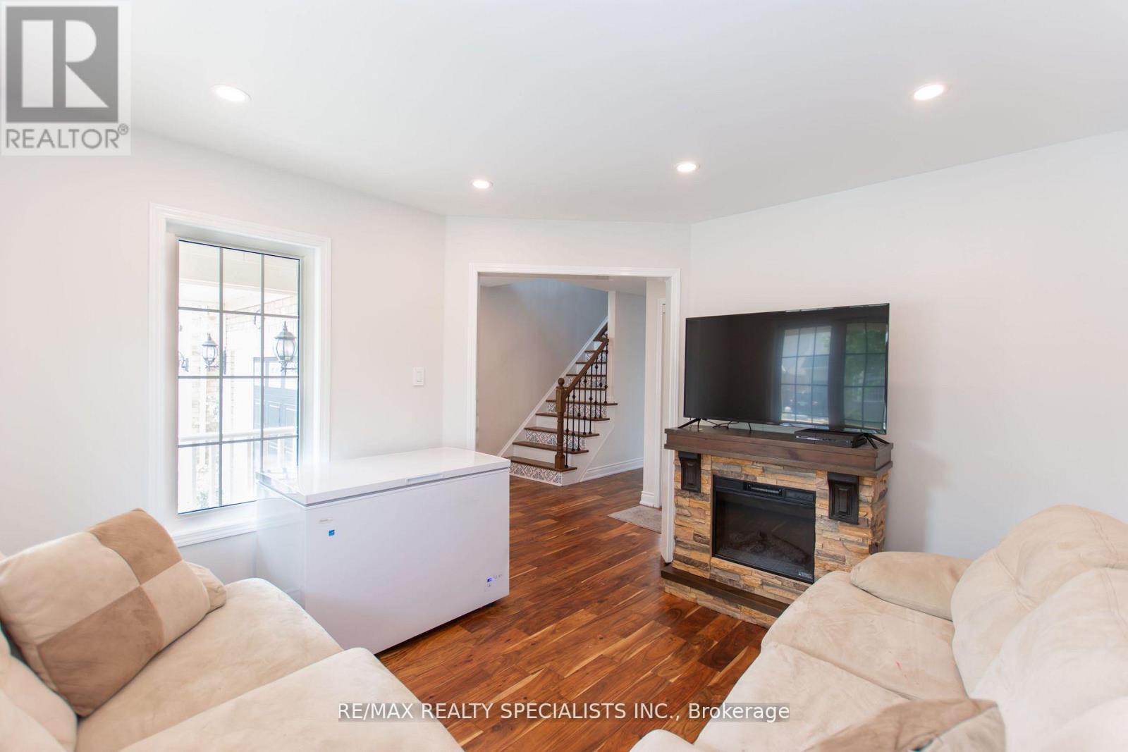 929 PHILBROOK DRIVE, Milton (CO Coates) — photo 4