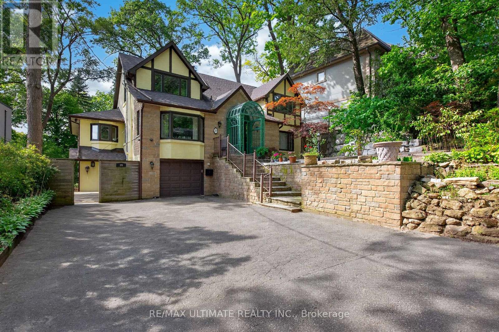 Photo of 39 Riverside Crescent