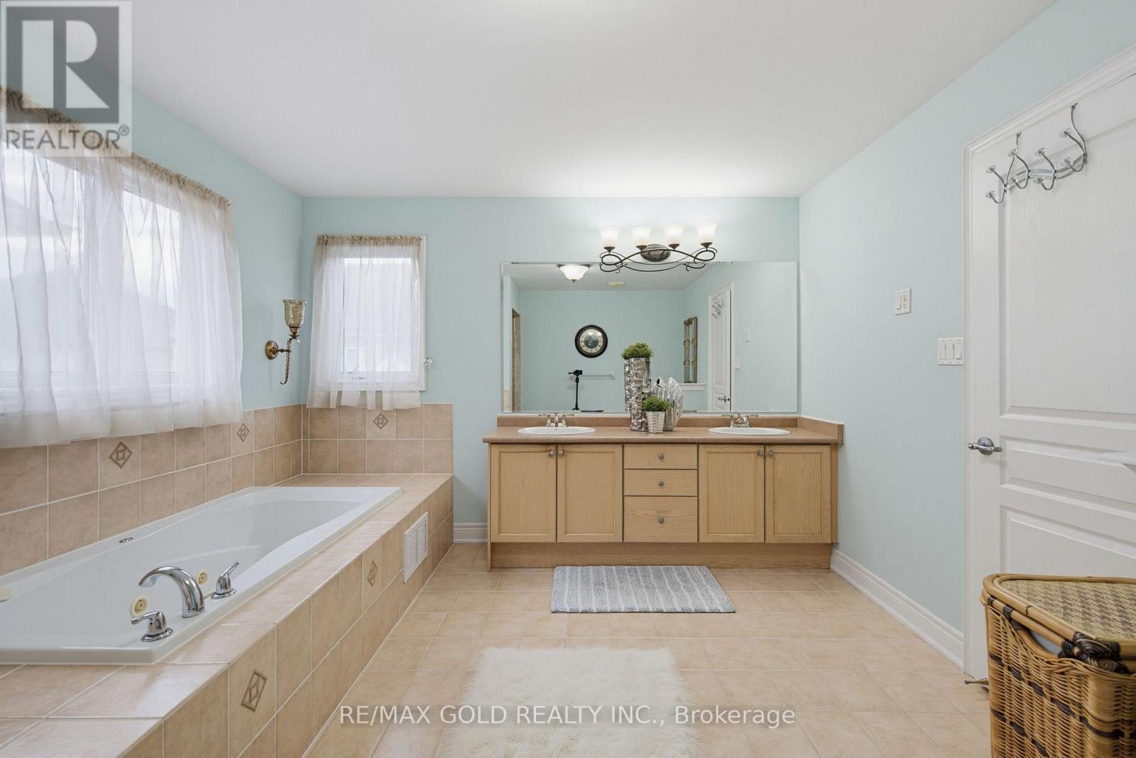 34 LEXINGTON ROAD - 16