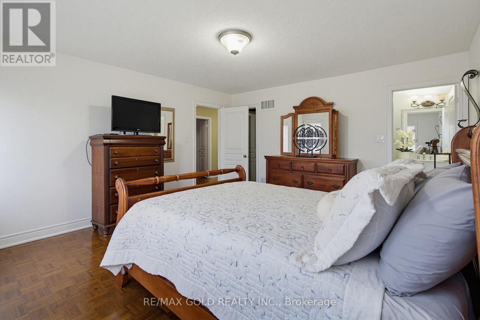 34 LEXINGTON ROAD - Image 24
