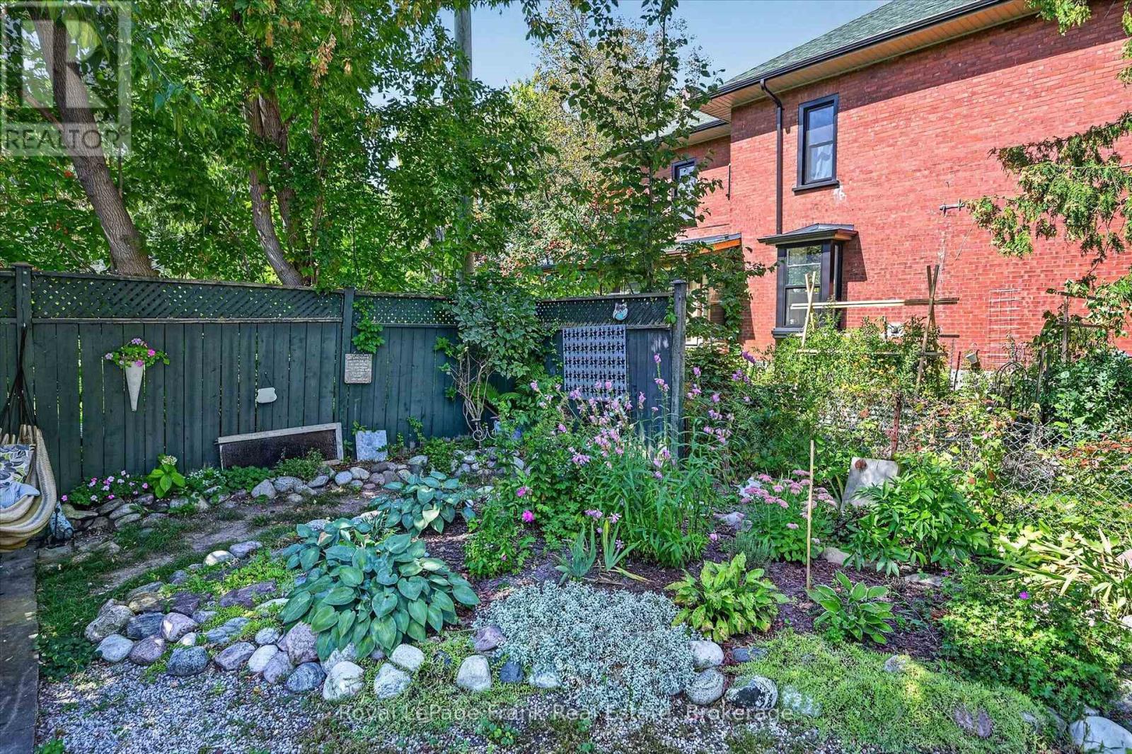 404 LONDON STREET - 38
