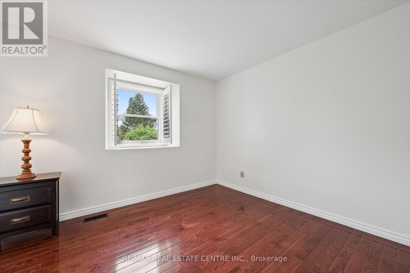 21 TINATAWA COURT - Image 16