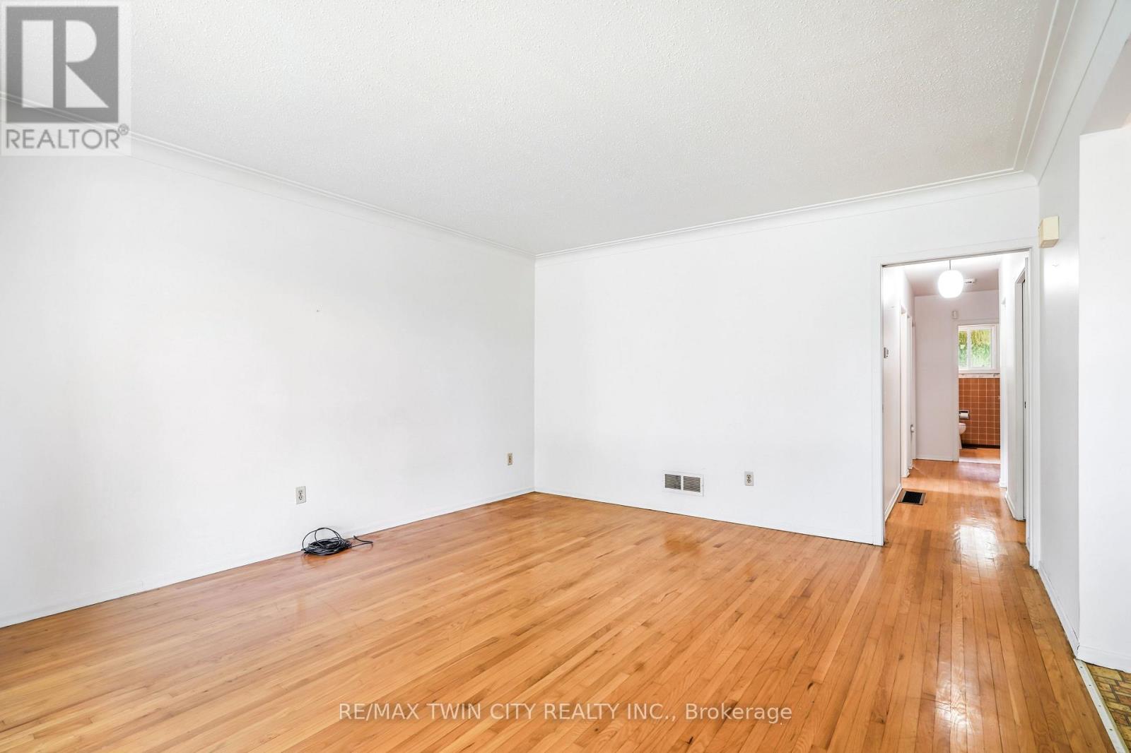 4 WADDINGTON STREET, Brantford — photo 9