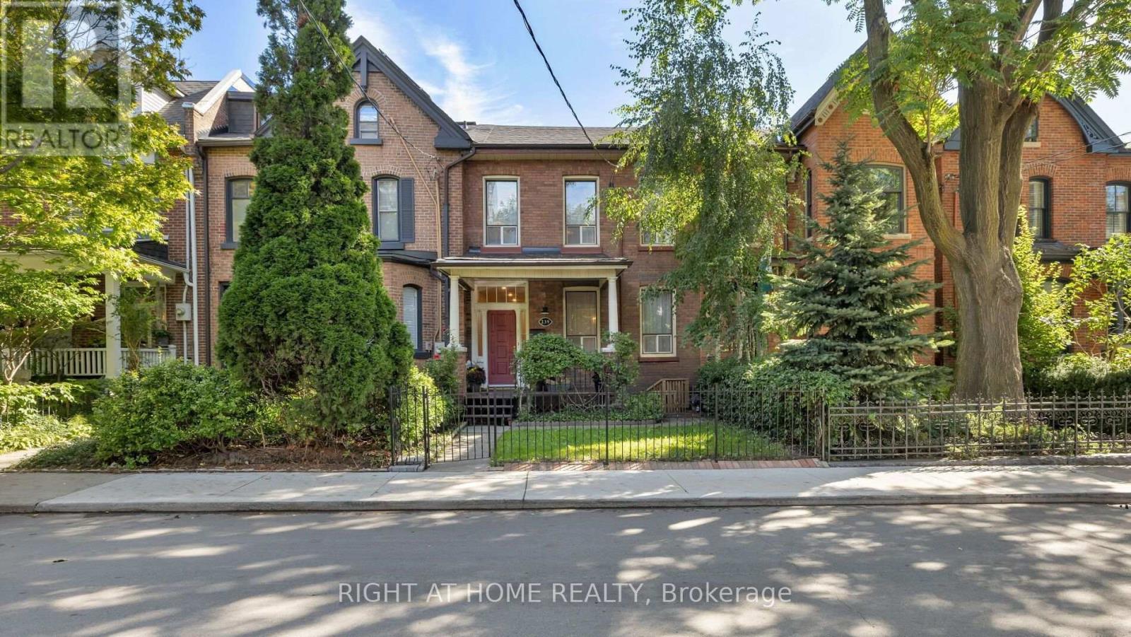 Photo of 239 Seaton Street