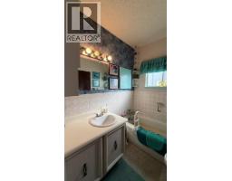 220 6 Avenue W, Hanna, AB T0J1P0 Photo 20