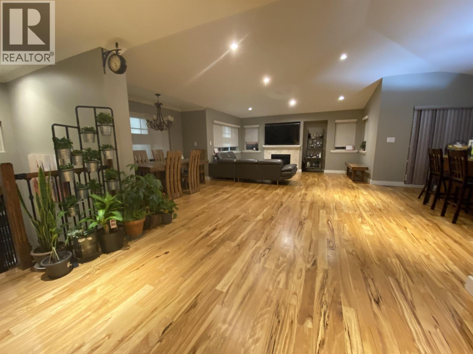 2245 GALE AVENUE, Coquitlam — photo 2