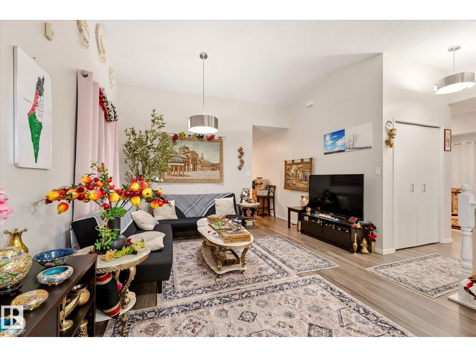 7712 187 ST NW - 30